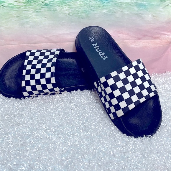 Shoes - Women’s checkered Mudd slides